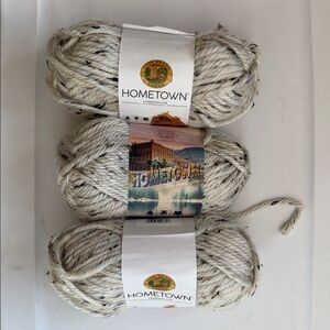 Lion brand Hometown
Size 4 oz 
Color:Aspen tweed
3 pack